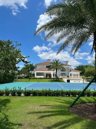 Resort Luxury, Palm Beach Lifestyle, all amenities included!