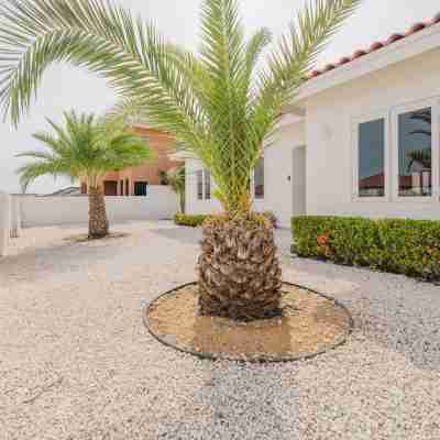 Paradise Aruba - 4 Bedroom Private Pool Hotel Exterior
