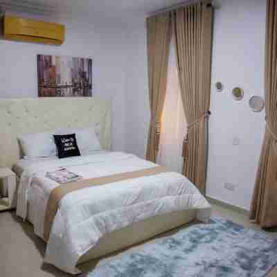 Spacious apartment in awesome Lekki with AC, 5G WiFi, Malls and top Restaurants Rooms