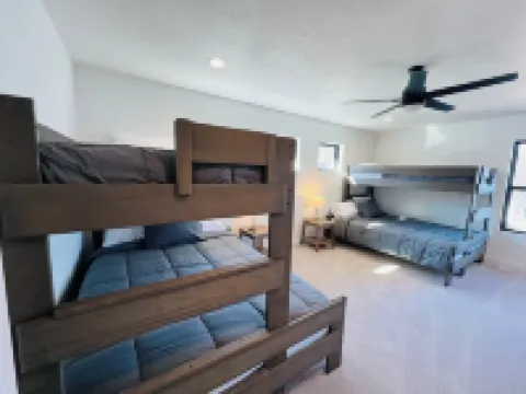 Waterfront oasis steps from downtown Sturgeon Bay!