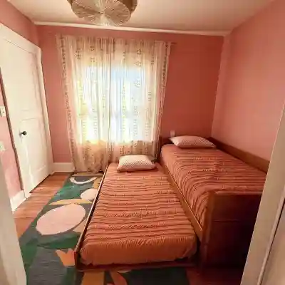 Birdy Bungalow-3BR, hot tub, near Olympic NP, AC, Wifi Rooms