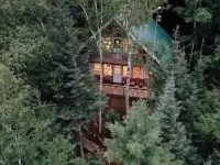 Charming Lakefront Cottage w/ Hot Tub & Fire Pit, WiFi Hotels in Faraday