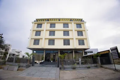 Clover Inn Hotels near B-Block, Garden