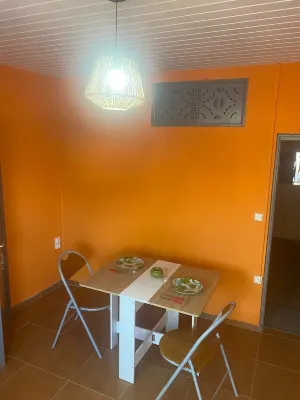 T2 Climatisé Près du Centre Ville de Cayenne Arrêt de bus Université Hotels in Cayenne