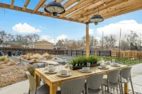 Luxury 6Br Arvada Oasis: Hot Tub & Fire Pit / 15 Mins to Denver/Red Rocks