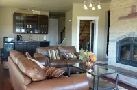 Serene Lake & Mountain View Retreat in Kettle Valley"