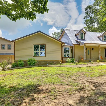 Mtn-View Gem: Flat Rock Retreat w/ Deck & Grill!