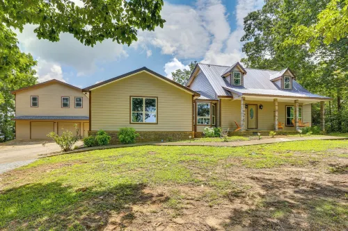 Mtn-View Gem: Flat Rock Retreat w/ Deck & Grill! - Wifi