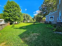 Family friendly in Hampton with huge yard, dog park, and 2 blocks from the bay