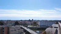 Near train station and spa, F3 apartment with view of the old town of DAX