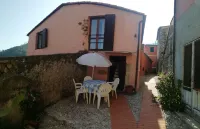Typical Ligurian house on two floors with a beautiful view over Levanto valley