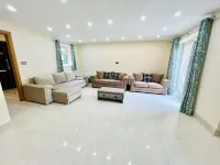 2 Bedroom Luxury Flat or Appartment near Heathrow with Garden
