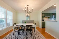 Pet-friendly, freshly renovated, 2 bd/2.5 bath townhome in Decatur!