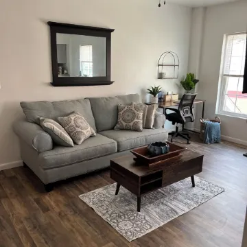 Charming 2-bedroom apartment with WiFi, AC in welcoming Greene