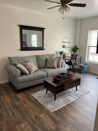 Charming 2-bedroom apartment with WiFi, AC in welcoming Greene