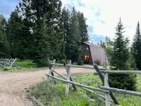 Large Open Cabin - 30 Miles to Yellowstone - WiFi