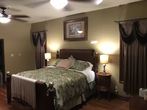 Spacious house for the whole family with a pool and a great kitchen.