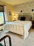Hot Tub, Minutes to Anywhere, Fenced in Yard - 3-Star