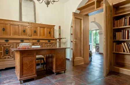 The Pinewood for Wine Lovers