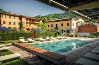 Park Hotel Regina - with Air-Condition and Outdoor Heated Pool فنادق في Borgo a Mozzano