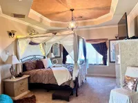 Lake Home -Walk-in Waterfront - Pets Welcomed - Sunset Hacienda - 3 beds