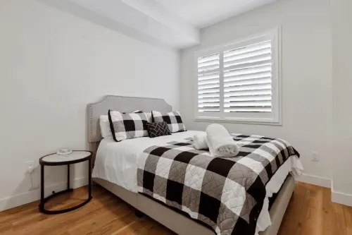 5 Minutes to Blue Mountain Village.  Family sized condo with heated outdoor pool