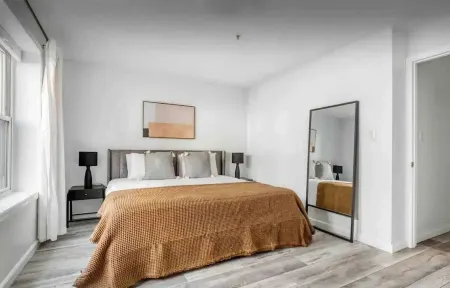 15 minutes to NYC+Washer&Dryer Onsite Parking