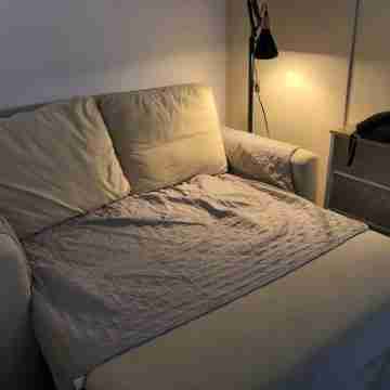 Cozy 1 bedroom by the mall with Netflix Rooms