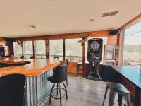 Charming 4-bedroom house located on Deer Run Golf Course. Perfect location!!!! Hoteles en Brillion