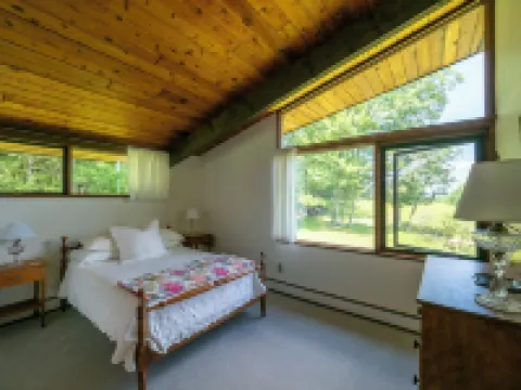 Secluded 4 bedroom home with sweeping mountain views in Williamstown Hotels in Williamstown