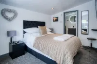 Cedars Lodge - Hot Tub - Penally - Tenby