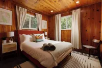 Serene 2 Bed 2 Bath Cabin with Hot Tub Nestled in San Bernardino Mountains