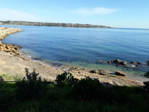 House Located in the historic center of Augusta. Clear water beach at 50 m