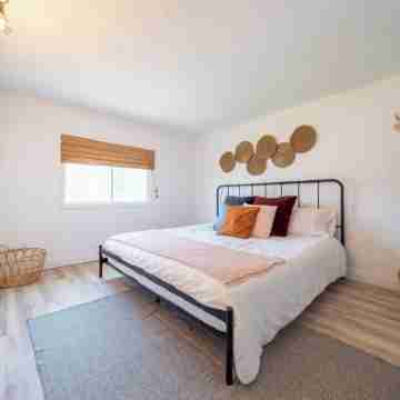 Private PEC Retreat w Games Room Rooms