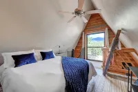 4bd AFrame Cabin with Hot Tub + 13,000ft Mountain Views + Hiking Close By
