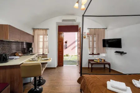 Muses-Old Town Отели рядом с достопримечательностью «Родосская крепость»