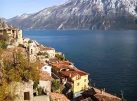 Bungalow for exclusive use with unobstructed lake view and shared use of the pool Hotels in Tremosine