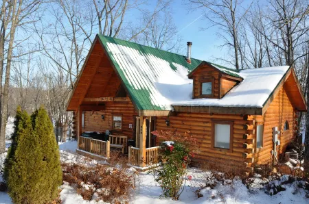 Charming Log Cabin with Hot Tub and Scenic Views - Cozy Romantic Retreat