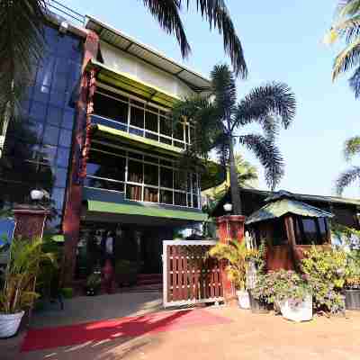 SAL Riviera Hotel Exterior
