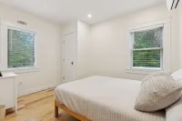 Walk to Dock Square, 1.2 Mi to Gooch's Beach, Hot Tub -- Pine Tree Place