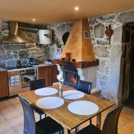 ¡A 10 Minutos de Santiago de Compostela! Casa Ideal Para Familias