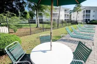 Sunny 2 Br River Oaks Condo. Pool & Hot Tub. Near Attractions, Golf, & the Beach