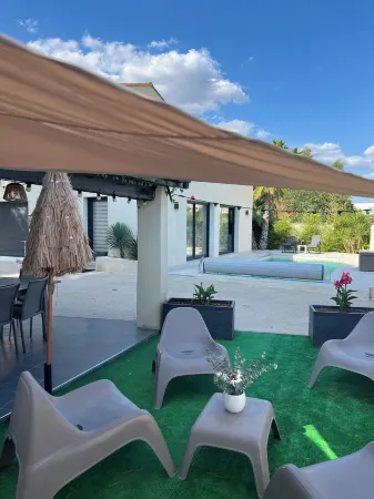 Villa 10/12 Pers Piscine et Salle de Jeux, Poche des Plages et de Montpellier Отели в г. Могио