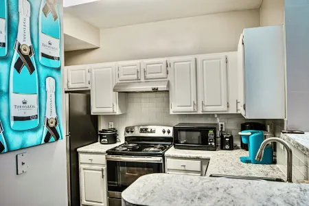 Pool, Gym, BBQ Grill, LUX, Near ZOO,  Aquarium