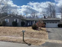 Cozy Modern 4Br Retreat on 1.5 Private Acres Near Yale & Trails Hotele w: Hamden