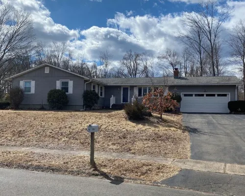 Cozy Modern 4Br Retreat on 1.5 Private Acres Near Yale & Trails Hotels in Hamden