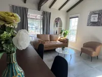 Charming  Remodeled Home 2-bedroom 1 bath house with AC and WiFi in Baldwin Park Hotel a Baldwin Park