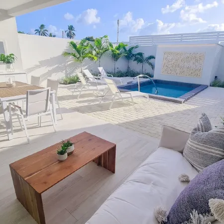 Luxe Private Pool Villa in Porters Place, Exclusive Beach Club Access, Gym & BBQ