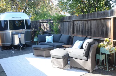 Unique Airstream stay w/ hot tub, 1 bd/1ba, WiFi, AC in lovely Concord CA