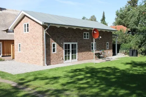 Achterdönz - Sommerliches,gemütliches Haus mit Komfortabler Ausstattung Hotels in Born